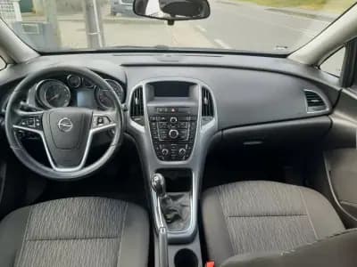 Vendo Opel Astra 2013 - 9900 EUR, 179980 km - AUTO.MOTO.pt