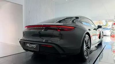 Vendo Porsche Taycan 2024 - 82000 EUR, 38405 km - AUTO.MOTO.pt