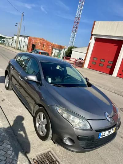 Vendo Renault Mégane 2010 - 7250 EUR, 285000 km - AUTO.MOTO.pt