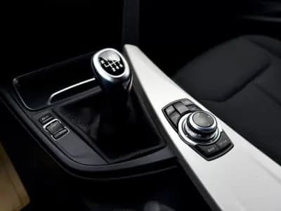 Vendo BMW 318 2016 - 17950 EUR, 172000 km - AUTO.MOTO.pt