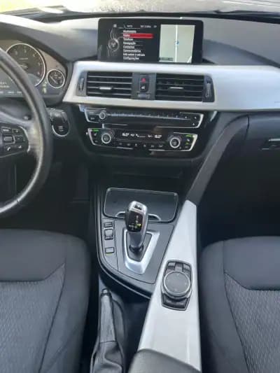 Vendo BMW 318 2015 - 13900 EUR, 260000 km - AUTO.MOTO.pt