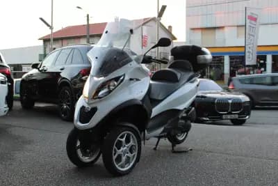 Sell Piaggio MP3 Three Wheeler 250 2017 - 4500 EUR, 22286 km - AUTO.MOTO.pt