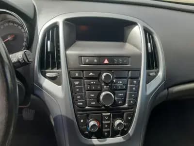 Vendo Opel Astra 2013 - 9900 EUR, 179980 km - AUTO.MOTO.pt