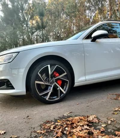 Vendo Audi A4 Avant 2017 - 22990 EUR, 183300 km - AUTO.MOTO.pt