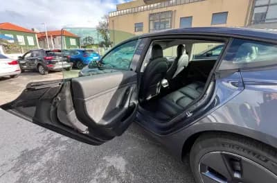 Vendo Tesla Model 3 2023 - 31950 EUR, 63000 km - AUTO.MOTO.pt