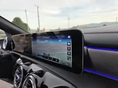 Vendo Mercedes-Benz CLA 180 2020 - 31990 EUR, 97000 km - AUTO.MOTO.pt