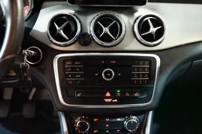 Vendo Mercedes-Benz GLA 180 2017 - 17900 EUR, 228238 km - AUTO.MOTO.pt