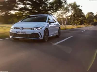 Vendo Volkswagen Golf 2021 - 33750 EUR, 48000 km - AUTO.MOTO.pt