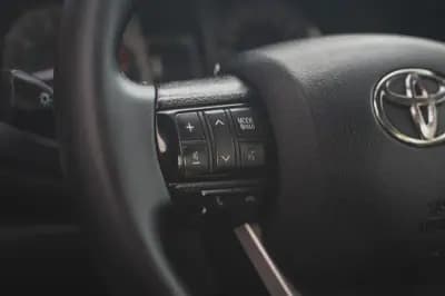 Sell Toyota Hilux 2023 - 44900 EUR, 17280 km - AUTO.MOTO.pt