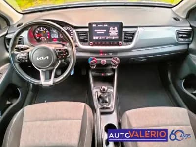 Sell Kia Stonic 2023 - 16950 EUR, 39477 km - AUTO.MOTO.pt