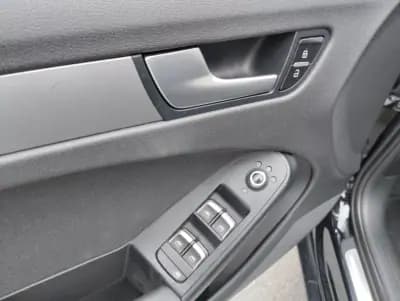 Vendo Audi A4 Avant 2014 - 15250 EUR, 170000 km - AUTO.MOTO.pt