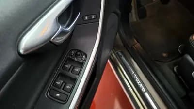 Vendo Volvo V60 Cross Country 2016 - 18180 EUR, 138731 km - AUTO.MOTO.pt