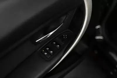 Vendo BMW 318 2015 - 20490 EUR, 163241 km - AUTO.MOTO.pt