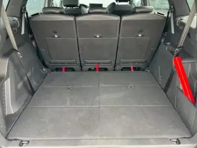 Vendo Peugeot 5008 2024 - 29750 EUR, 32015 km - AUTO.MOTO.pt