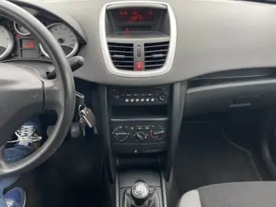 Vendo Peugeot 207 2009 - 5990 EUR, 180168 km - AUTO.MOTO.pt