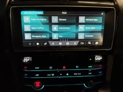 Sell Jaguar F-Pace 2016 - 30999 EUR, 144450 km - AUTO.MOTO.pt