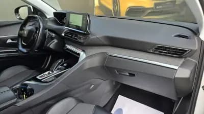 Vendo Peugeot 3008 2021 - 21750 EUR, 48400 km - AUTO.MOTO.pt