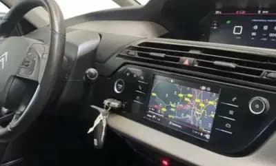 Vendo Citroën C4 Spacetourer 2022 - 12990 EUR, 103300 km - AUTO.MOTO.pt