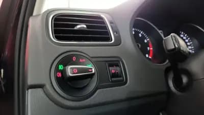 Vendo Volkswagen Polo 2015 - 10500 EUR, 125941 km - AUTO.MOTO.pt