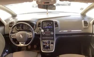 Sell Renault Grand Scénic 2018 - 12900 EUR, 249300 km - AUTO.MOTO.pt