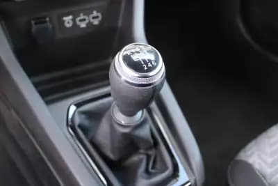 Sell Renault Clio 2020 - 13400 EUR, 95969 km - AUTO.MOTO.pt