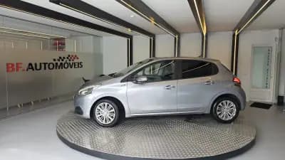 Sell Peugeot 208 2019 - 9900 EUR, 179951 km - AUTO.MOTO.pt