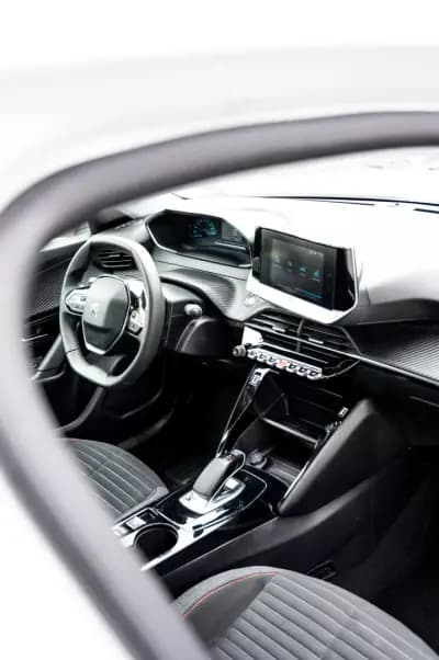 Vendo Peugeot e-2008 2021 - 19990 EUR, 13890 km - AUTO.MOTO.pt