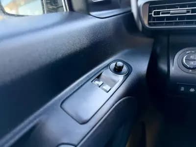 Vendo Opel Combo 2022 - 18450 EUR, 134000 km - AUTO.MOTO.pt