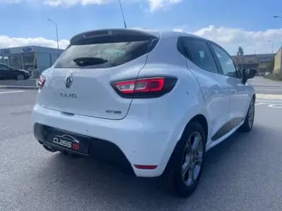 Vendo Renault Clio 2018 - 11850 EUR, 60877 km - AUTO.MOTO.pt