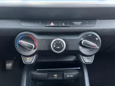 Sell Kia Stonic 2022 - 13750 EUR, 93000 km - AUTO.MOTO.pt