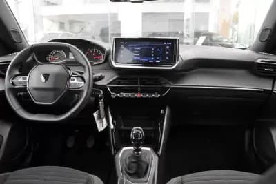 Vendo Peugeot 2008 2024 - 21450 EUR, 23450 km - AUTO.MOTO.pt