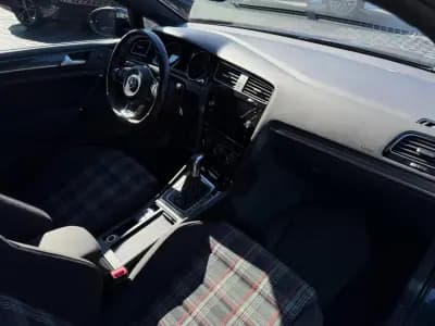 Vendo Volkswagen Golf 2017 - 23900 EUR, 143000 km - AUTO.MOTO.pt