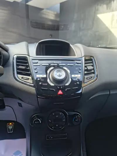 Sell Ford Fiesta 2017 - 10750 EUR, 128000 km - AUTO.MOTO.pt