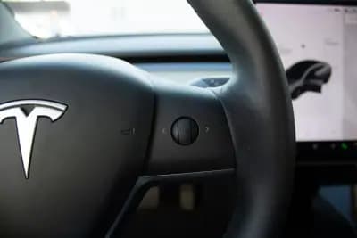 Vendo Tesla Model 3 2020 - 22999 EUR, 135693 km - AUTO.MOTO.pt