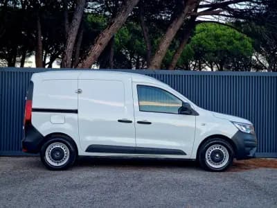 Vendo Renault Express 2021 - 13990 EUR, 121868 km - AUTO.MOTO.pt