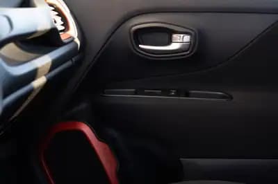 Vendo Jeep Renegade 2020 - 27500 EUR, 24000 km - AUTO.MOTO.pt