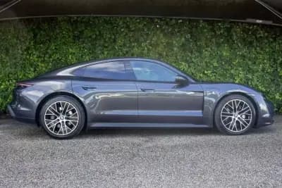 Sell Porsche Taycan 2021 - 59900 EUR, 61158 km - AUTO.MOTO.pt