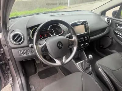 Vendo Renault Clio Sport Tourer 2014 - 7890 EUR, 179000 km - AUTO.MOTO.pt