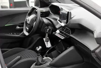 Vendo Peugeot 2008 2024 - 21450 EUR, 23450 km - AUTO.MOTO.pt