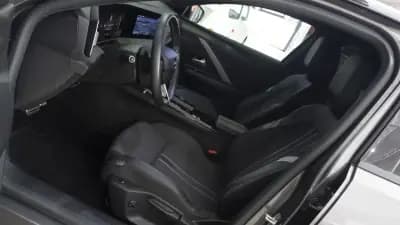 Vendo Opel Astra 2024 - 24450 EUR, 13500 km - AUTO.MOTO.pt