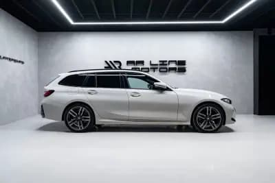 Vendo BMW 330 2023 - 43950 EUR, 44000 km - AUTO.MOTO.pt