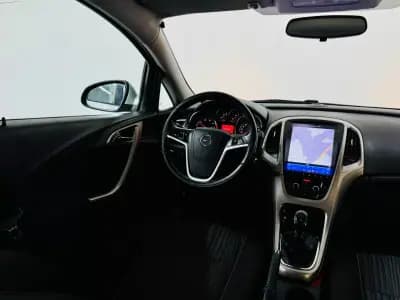 Vendo Opel Astra Sports Tourer 2011 - 6250 EUR, 235000 km - AUTO.MOTO.pt