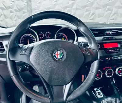 Vendo Alfa Romeo Giulietta 2012 - 13750 EUR, 119336 km - AUTO.MOTO.pt