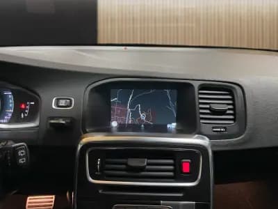 Vendo Volvo V60 2016 - 13950 EUR, 322000 km - AUTO.MOTO.pt