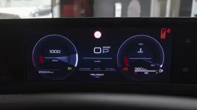 Vendo Peugeot 5008 2025 - 33900 EUR, 25000 km - AUTO.MOTO.pt