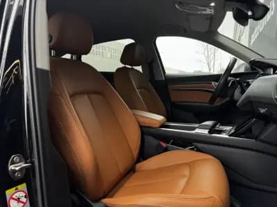 Sell Audi Q8 e-Tron Sportback 2024 - 59990 EUR, 24200 km - AUTO.MOTO.pt