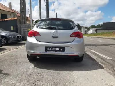 Vendo Opel Astra 2013 - 9900 EUR, 179980 km - AUTO.MOTO.pt
