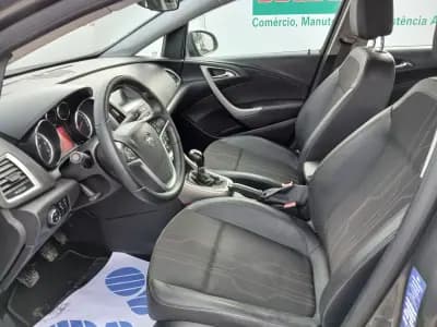 Vendo Opel Astra Sports Tourer 2012 - 6950 EUR, 178110 km - AUTO.MOTO.pt