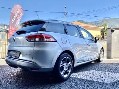 Vendo Renault Clio 2017 - 16950 EUR, 92830 km - AUTO.MOTO.pt