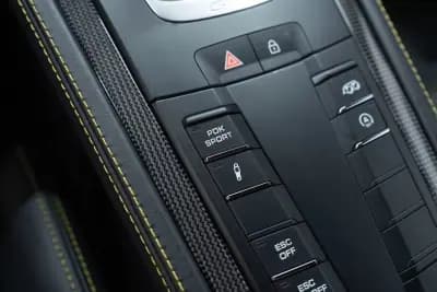 Sell Porsche 718 Cayman 2021 - 134950 EUR, 23000 km - AUTO.MOTO.pt